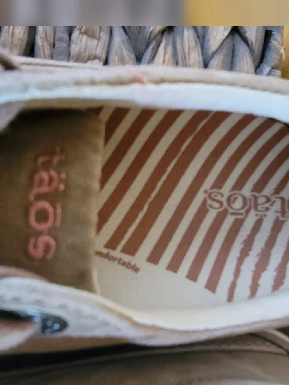 Taos Sz 7 Casual Beige Suede Lace-Up Sneakers - Picture 6 of 9